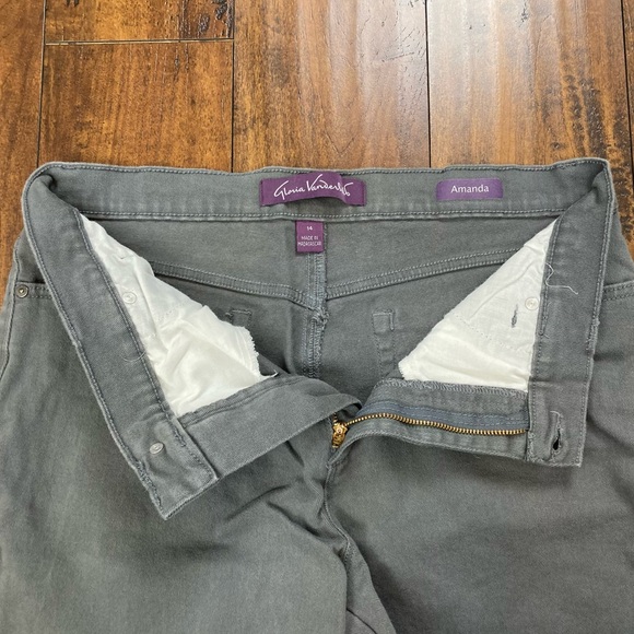 GLORIA VANDERBILT Women’s Gray Denim AMANDA Jeans Size 14 Missy Short - Picture 3 of 12
